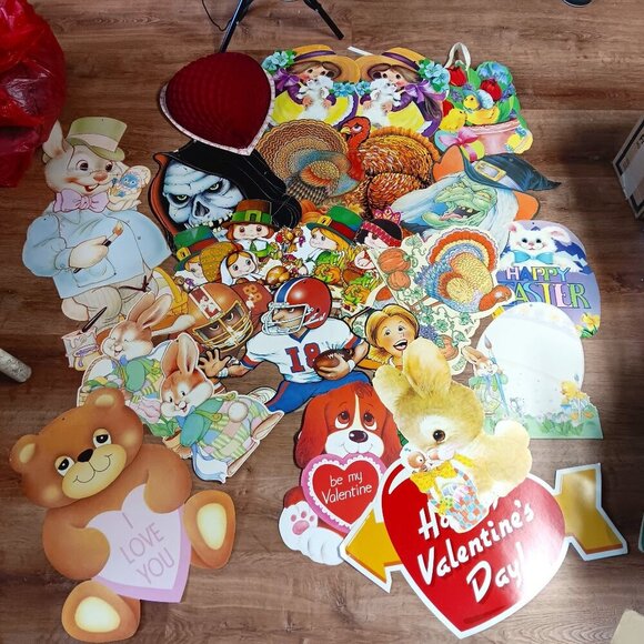 VTG Holiday Cardboard Cutouts Lot of 29 Easter Valentines Halloween Thanksgiving - Picture 1 of 16